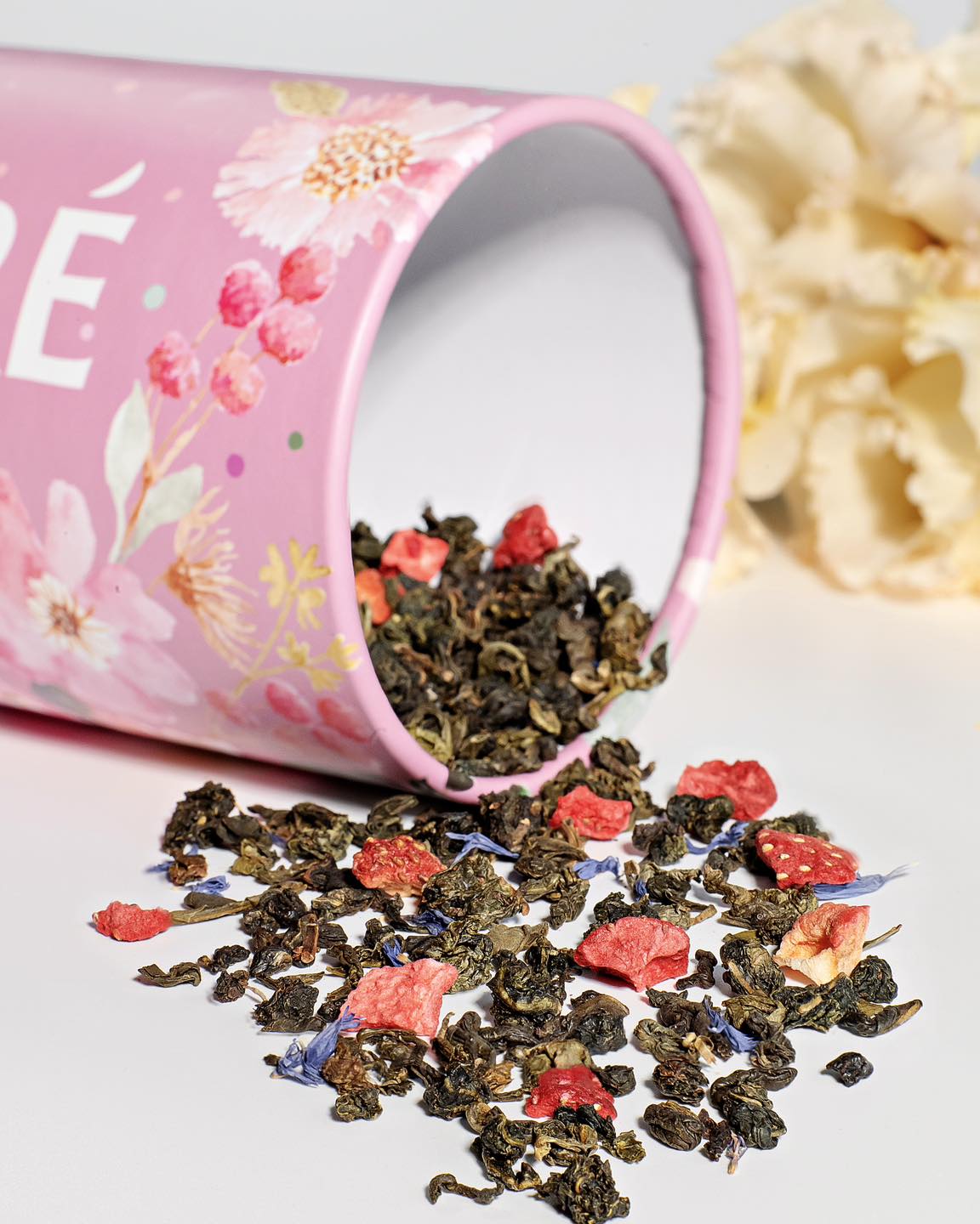 Lovaré Tea With Love Gift Set – Luxury Tea Gift Box & Strawberry Marshmallow Green Tea