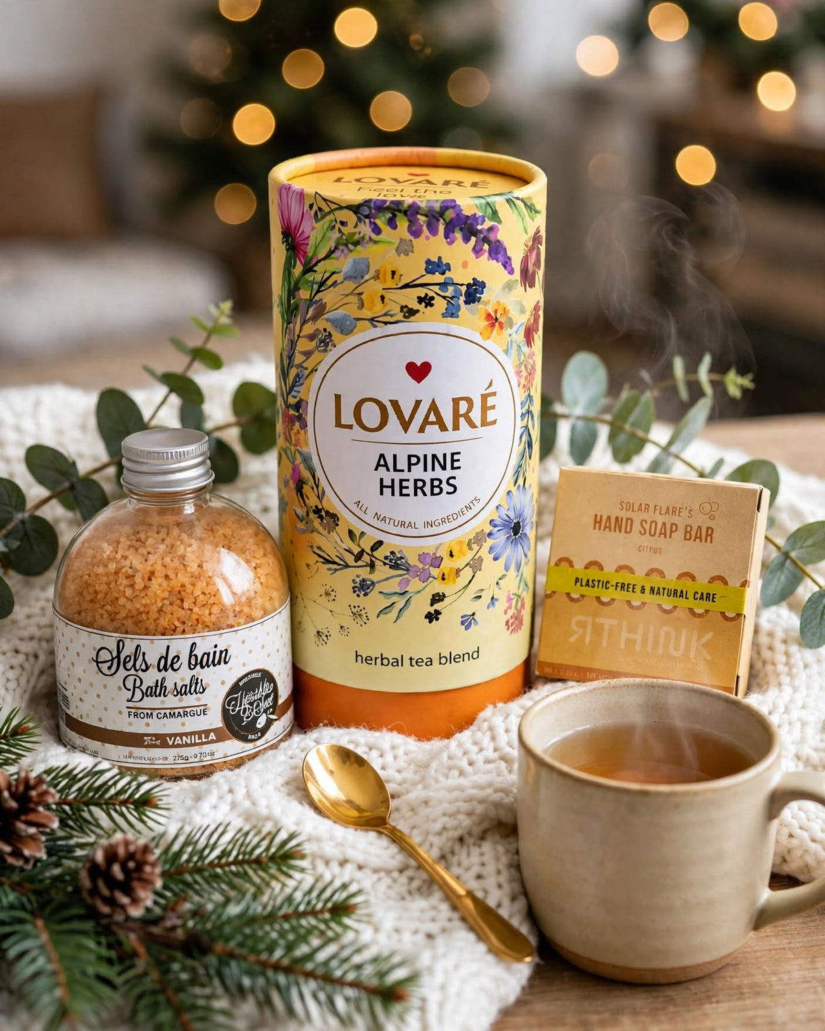 Luxe Lovaré Wellness Cadeauset – Alpenkruidenthee, Vanille Badzout, Citrus Shampoo Bar & Gouden Lepel